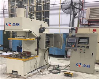 內(nèi)蒙熱壓下陷成型機(jī)